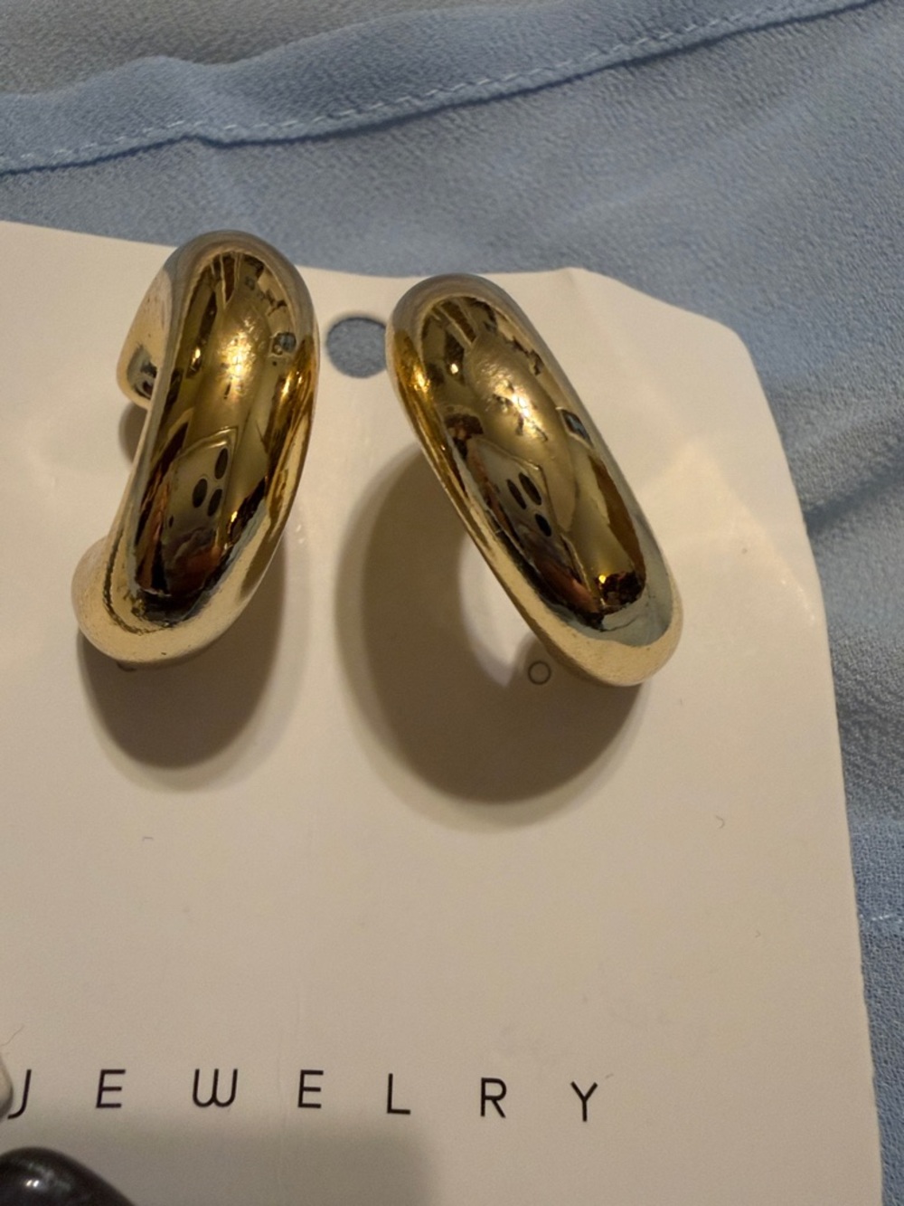New Earrings Set Hoop Shell Goldtone - Picture 6 of 11